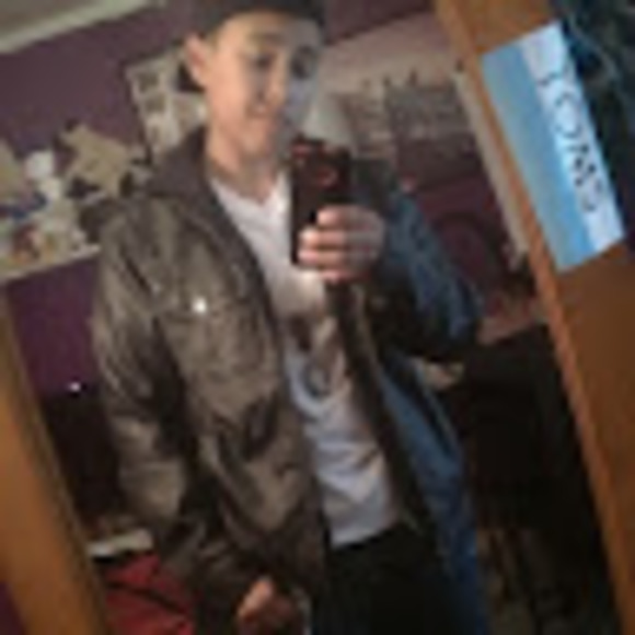 Meet your Posher, Ash - Picture 1 of 1